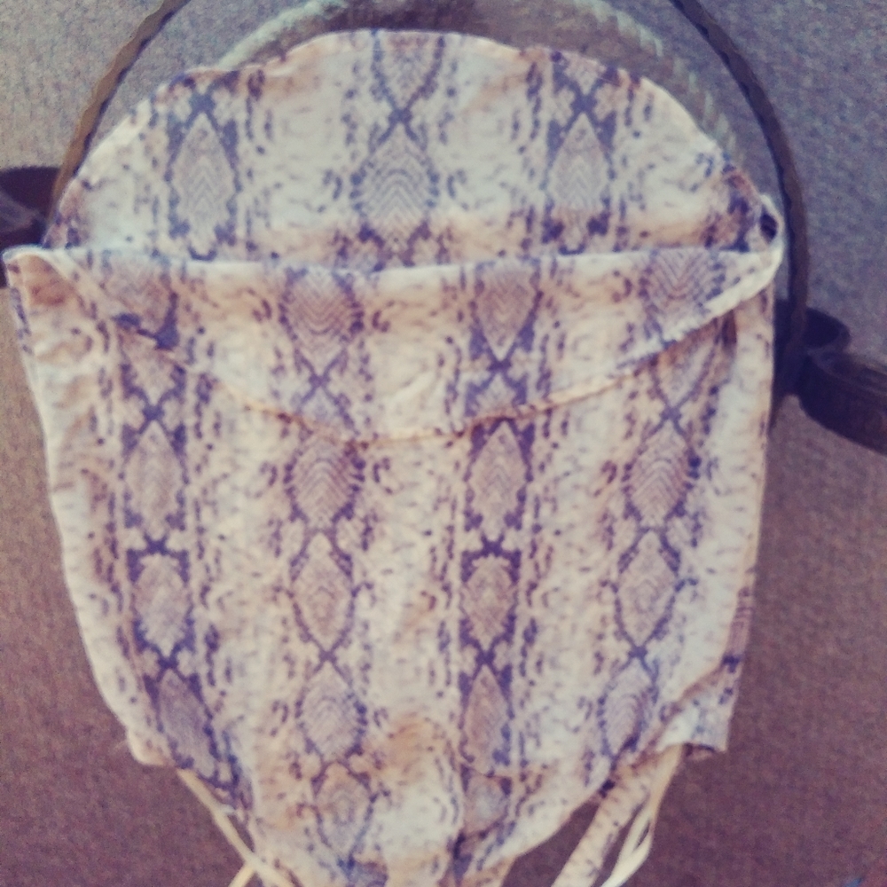 White and Gray Blouse, Small. Great Condition. - Picture 6 of 9